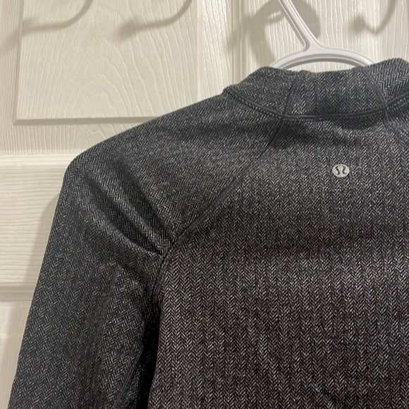 Lululemon Think Fast Long Sleeve Grey Pattern Sweater - Picture 11 of 16